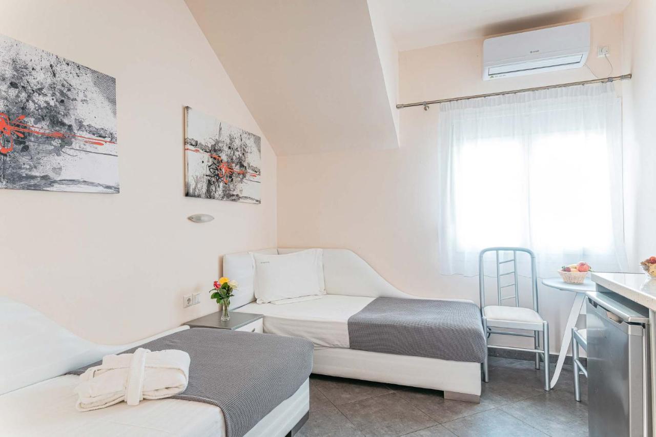 Marinis Boutique Rooms Nea Iraklitsa Exterior photo