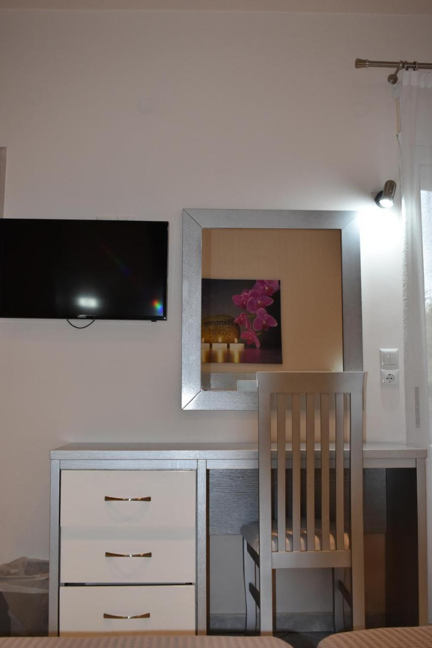 Marinis Boutique Rooms Nea Iraklitsa Exterior photo
