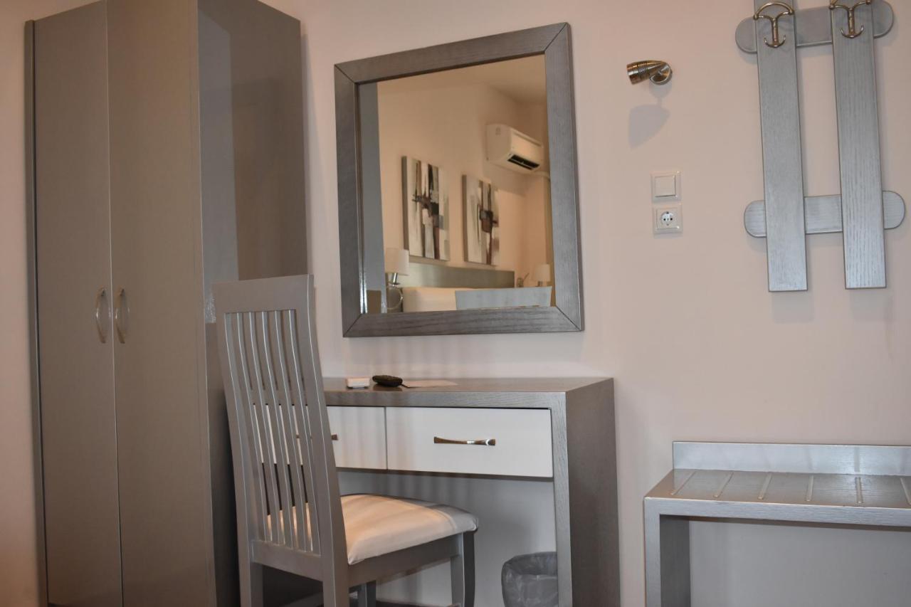 Marinis Boutique Rooms Nea Iraklitsa Exterior photo