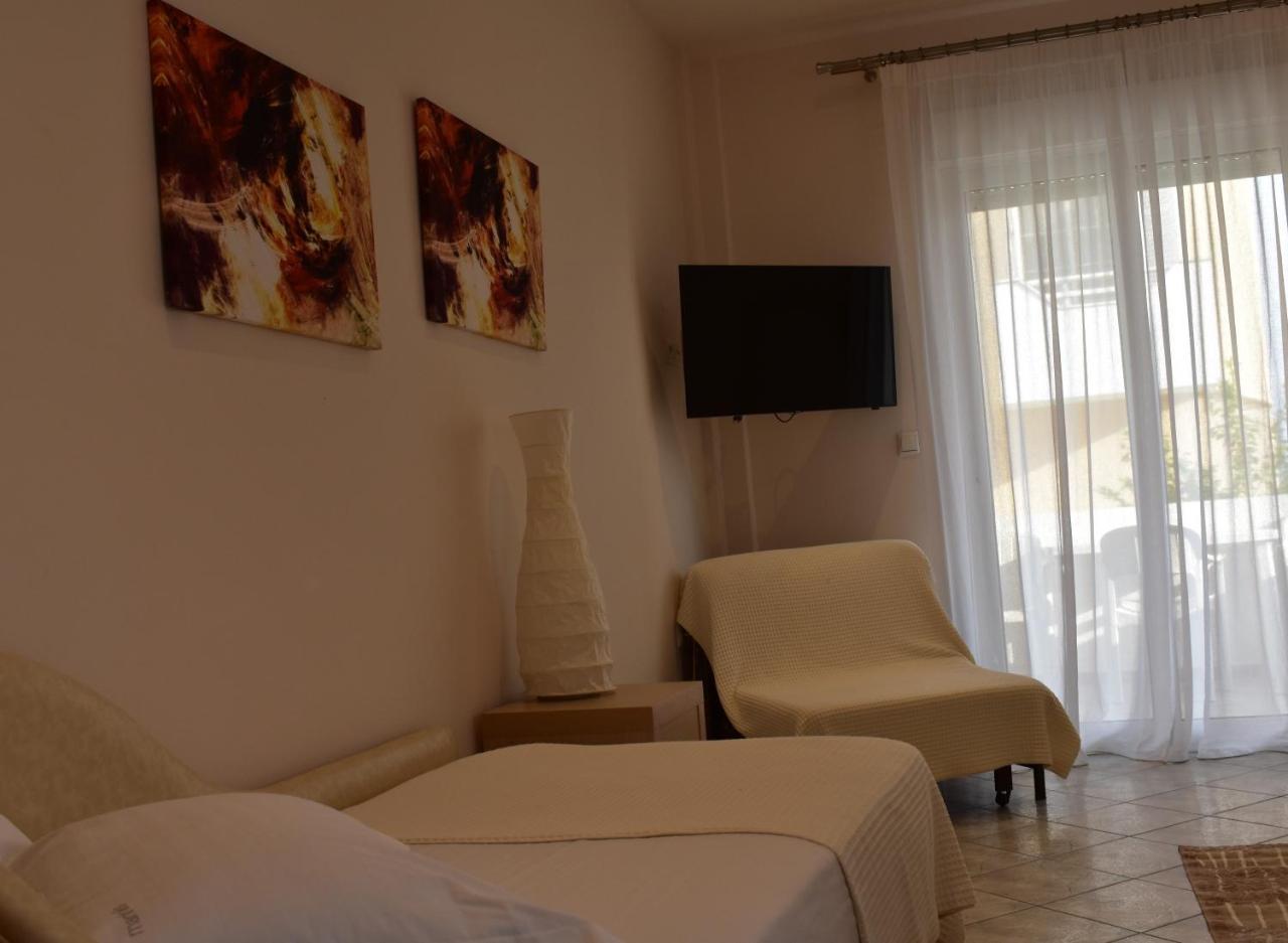 Marinis Boutique Rooms Nea Iraklitsa Exterior photo